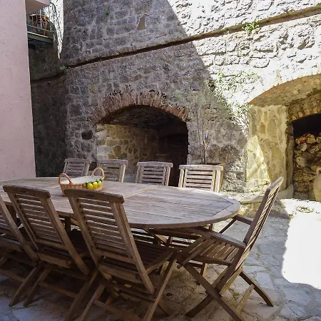 La Bastide De L'empereur Bed & Breakfast